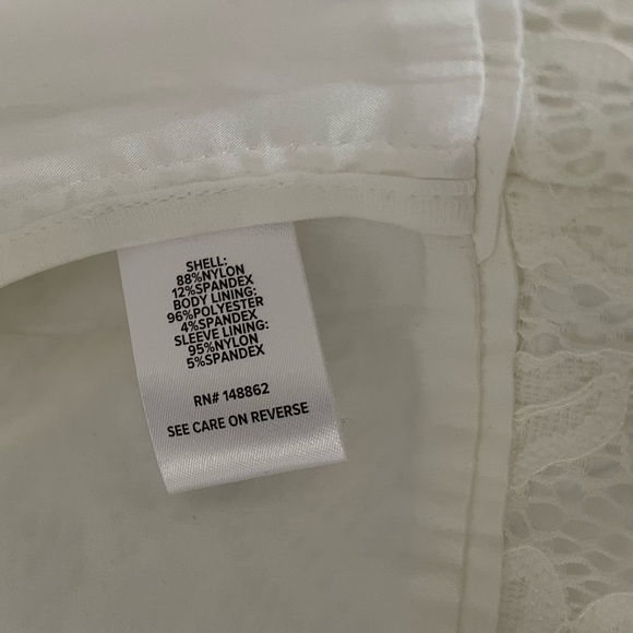 Torrid creamy white lace bolero jacket in size 2 - Picture 3 of 4